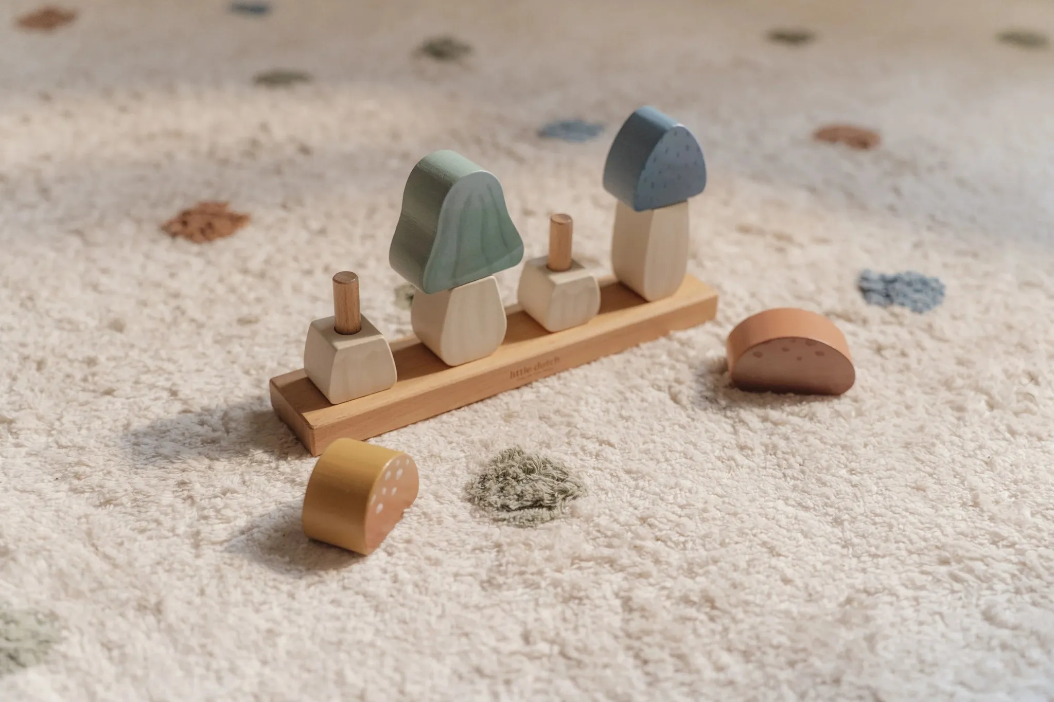 Little Dutch: Stacking Puzzle Mushrooms