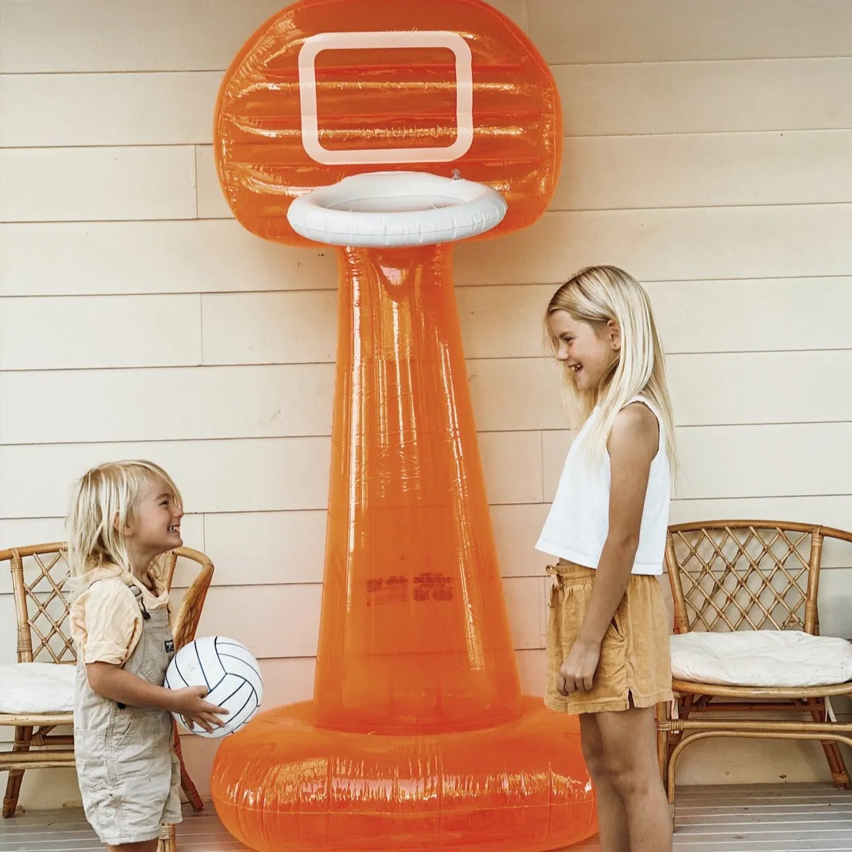 SUNNYLiFE Inflatable Mega Basketball Set Neon-Pomelo